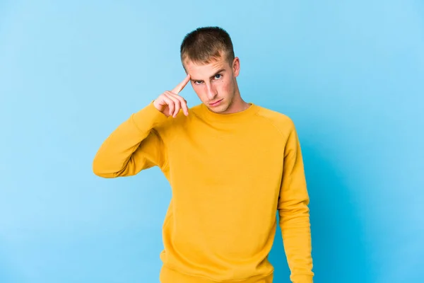 Jonge Blanke Knappe Man Wijst Tempel Met Vinger Denken Gericht — Stockfoto