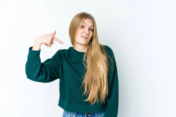 Mladé Blondýny Žena Izolované Bílém Pozadí Osoba Ukazuje Ručně Košili — Stock fotografie
