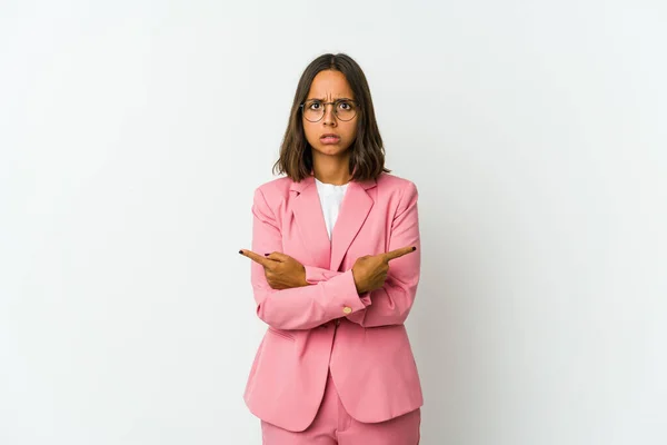 Young Latin Business Woman Isolated White Background Keeping Eyes Opened — Stock Photo, Image