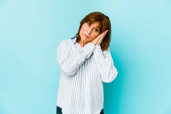 Senior Mujer Caucásica Aislado Bostezo Mostrando Gesto Cansado Que Cubre —  Fotos de Stock