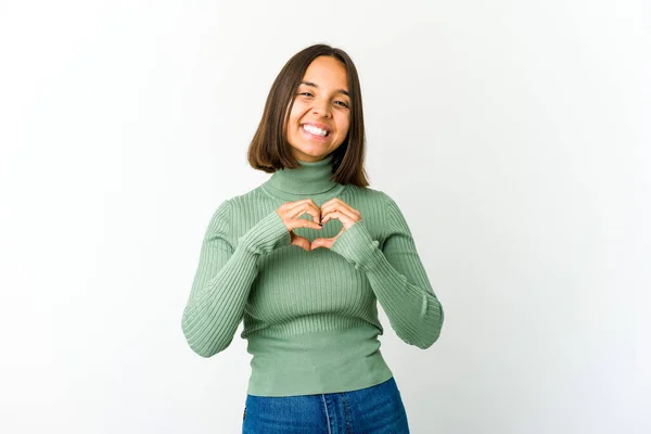 Joven Mujer Raza Mixta Sonriendo Mostrando Una Forma Corazón Con —  Fotos de Stock