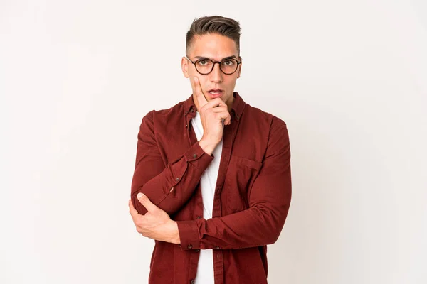 Joven Caucásico Guapo Hombre Aislado Tener Algunos Grande Idea Concepto —  Fotos de Stock