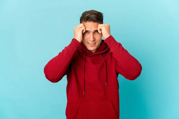 Ung Kaukasisk Stilig Man Isolerad Gråter Missnöjd Med Något Ångest — Stockfoto