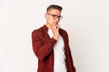 Genç, beyaz, yakışıklı bir adam... düşüncelere daldı, bir strateji planladı, bir iş yolu düşündü..