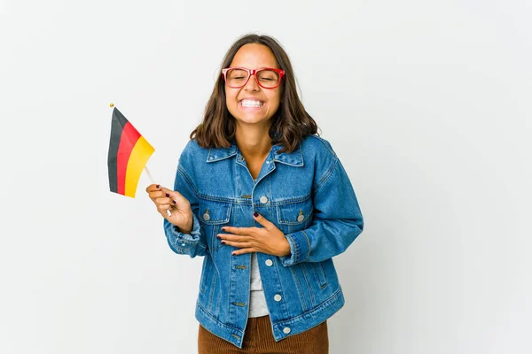 Молода Жінка Тримає Німецький Прапор Ізольований Білому Фоні Сміючись Тримаючись — стокове фото