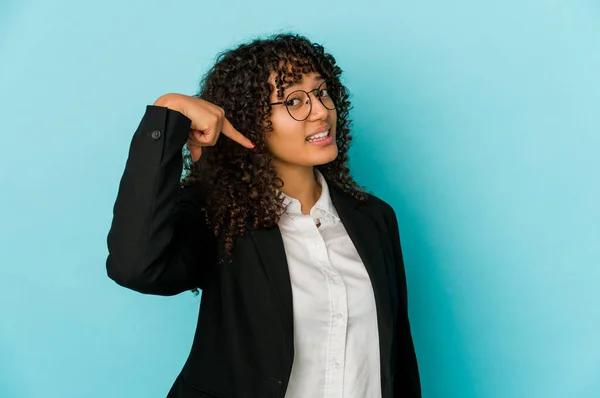 Ung Afrikansk Amerikansk Afro Kvinna Isolerad Person Pekar För Hand — Stockfoto