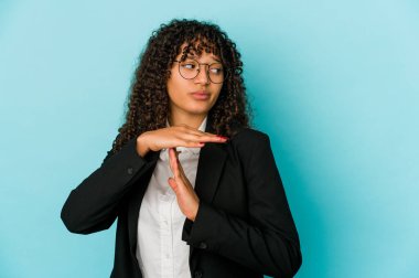 Genç Afrikalı Amerikalı Afro kadın tecrit edilmiş..