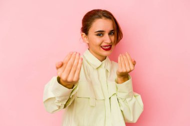 Genç Arap melez kadın seni işaret ediyor. Sanki seni davet ediyormuş gibi..