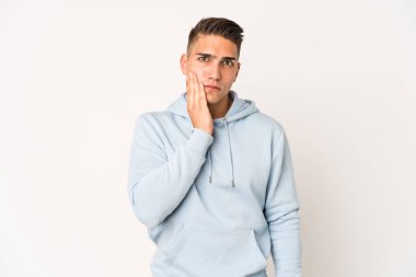 Kafkasyalı yakışıklı bir adam izole edilmiş güçlü bir diş ağrısı, azıdişi ağrısı var..