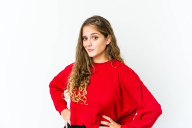 Kafası karışmış, kuşkulu ve güvensiz bir genç kadın..