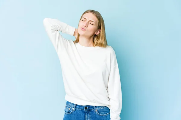 Young Blonde Woman Isolated Blue Background Having Neck Pain Due — Stock Photo, Image