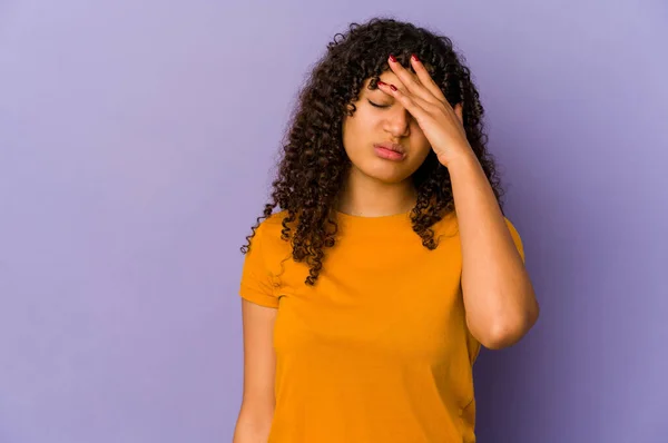 Jong Afrikaans Amerikaans Afro Vrouw Geïsoleerd Aanraken Tempels Het Hebben — Stockfoto