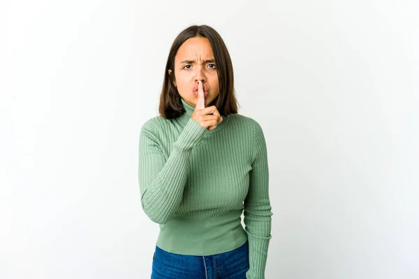 Junge Frau Mit Gemischter Rasse Hält Geheimnis Oder Bittet Schweigen — Stockfoto