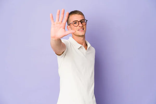 Young Caucasian Handsome Man Smiling Cheerful Showing Number Five Fingers — ストック写真
