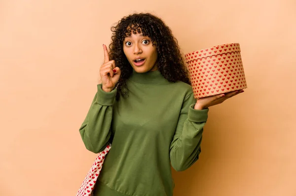 Ung Afrikansk Amerikansk Afro Kvinna Som Håller Alla Hjärtans Dag — Stockfoto