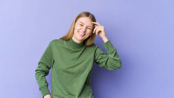 Νεαρή Ξανθιά Γυναίκα Απομονωμένη Μωβ Φόντο Χαρούμενη Γελώντας Πολύ Έννοια — Φωτογραφία Αρχείου