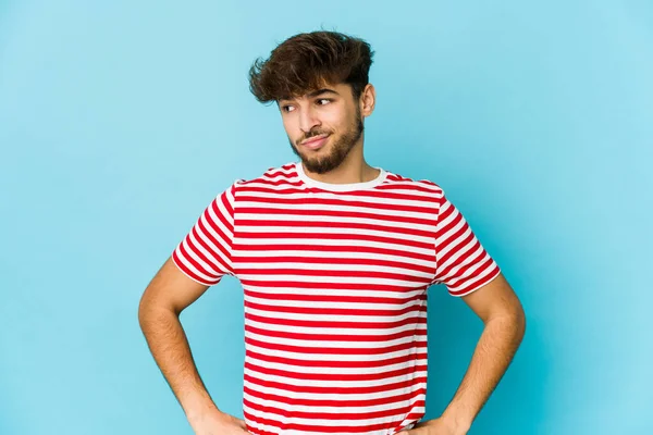 Young Arab Man Blue Background Confused Feels Doubtful Unsure — Stock Photo, Image