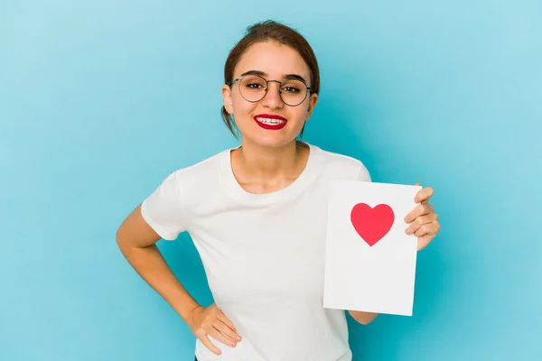 Jong Mager Arabisch Meisje Met Een Valentijnskaart Lachen Plezier — Stockfoto