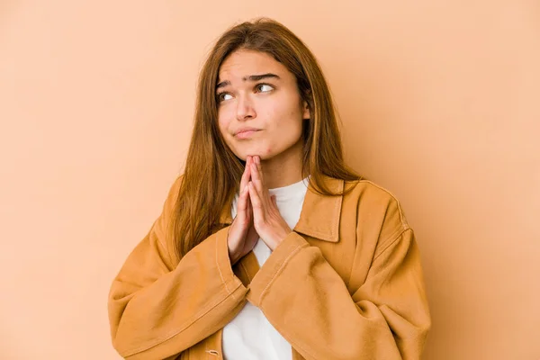 Fiatal Sovány Kaukázusi Tinédzser Lány Imádkozik Kimutatva Odaadását Vallásos Személy — Stock Fotó