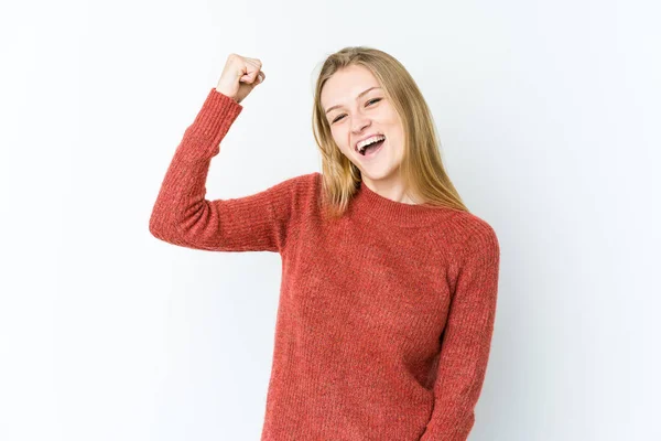 Mujer Rubia Joven Aislada Sobre Fondo Blanco Animando Despreocupada Emocionada — Foto de Stock