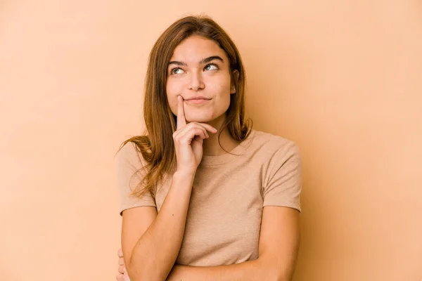 Junge Dünne Kaukasische Teenager Mädchen Entspannt Denken Über Etwas Das — Stockfoto