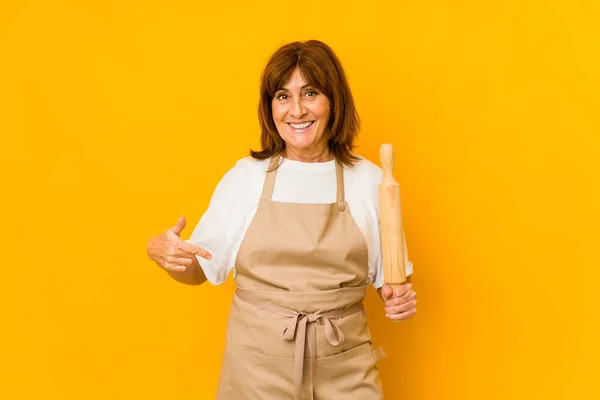 Middle Age Caucasian Cook Woman Holding Roller Isolated Person Pointing — Fotografia de Stock
