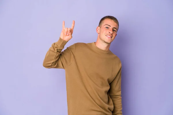 Joven Caucásico Guapo Hombre Mostrando Gesto Cuernos Como Concepto Revolución —  Fotos de Stock