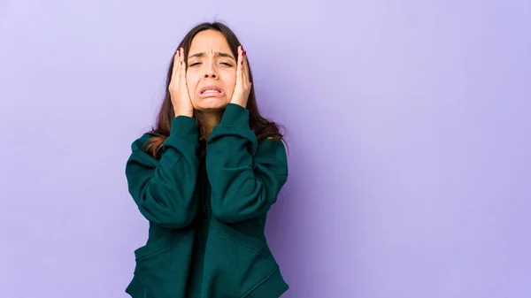 Joven Mujer Hispana Raza Mixta Aislada Llorando Llorando Desconsoladamente —  Fotos de Stock