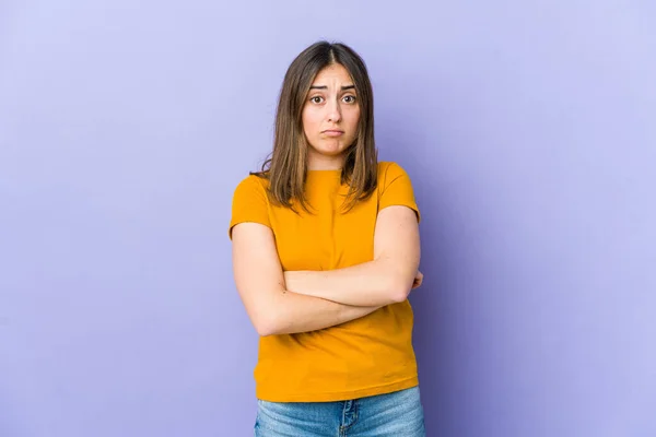 Junge Kaukasierin Bläst Wangen Hat Müden Gesichtsausdruck Gesichtsausdruck — Stockfoto