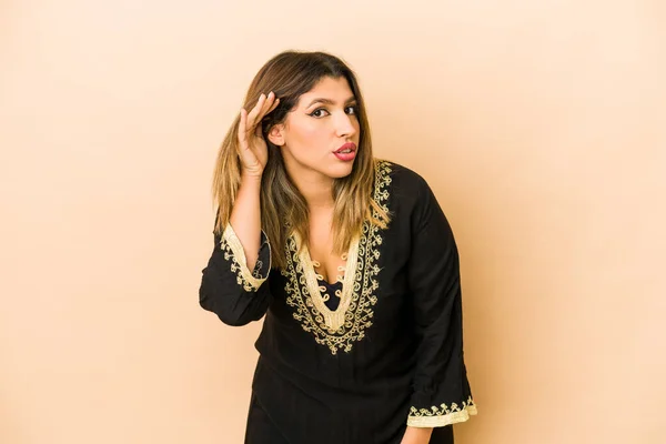 Young Indian Woman Wearing Traditional Clothes Isolated Trying Listening Gossip — Stock Photo, Image