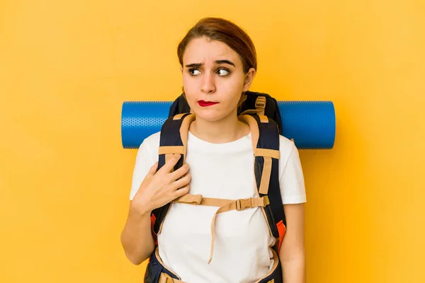 Junge Magere Arabische Reisende Verwirrt Fühlt Sich Zweifelhaft Und Unsicher — Stockfoto