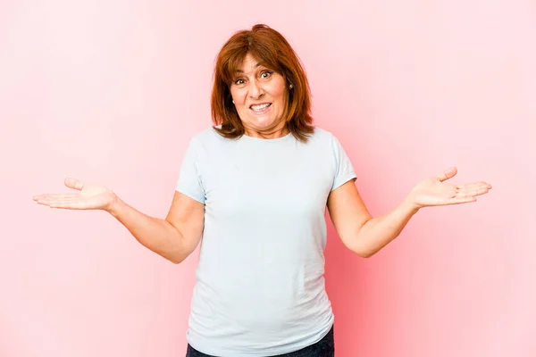 Senior Caucasian Woman Isolated Confused Doubtful Shrugging Shoulders Hold Copy — Stock Photo, Image