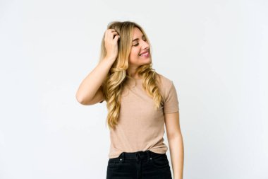 Genç, beyaz, sarışın kadın zaferi, tutkuyu ve coşkuyu kutluyor. Mutlu bir ifade..