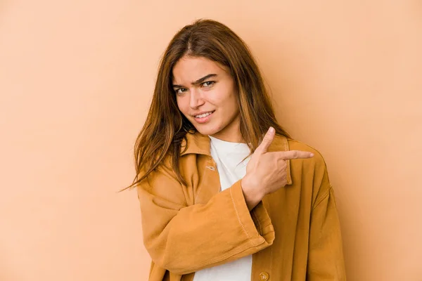 Jong Mager Kaukasisch Tiener Meisje Glimlachen Wijzen Opzij Tonen Iets — Stockfoto