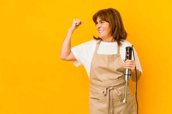 Middle Age Caucasian Cook Woman Holding Mixer Isolated Raising Fist — Stockfoto