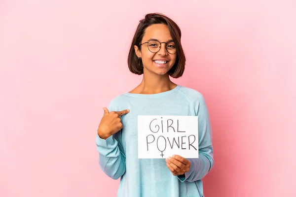 Joven Mujer Hispana Raza Mixta Sosteniendo Cartel Mensaje Poder Femenino —  Fotos de Stock
