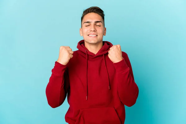 Jovem Caucasiano Bonito Homem Isolado Celebrando Uma Vitória Paixão Entusiasmo — Fotografia de Stock