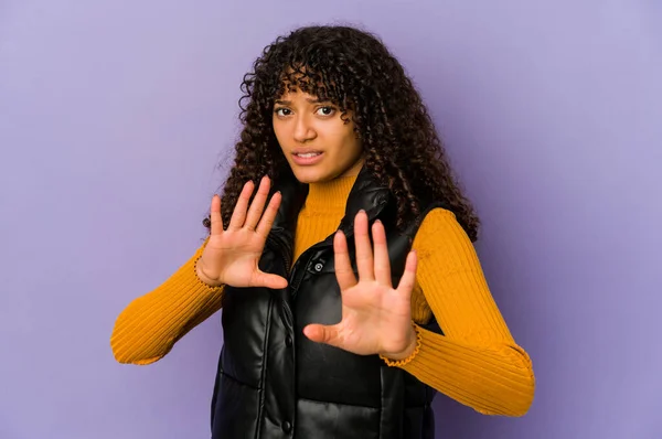 Young African American Afro Woman Isolated Rejecting Someone Showing Gesture — Stock Photo, Image