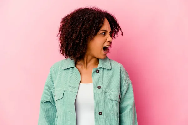 Jeune Femme Afro Américaine Métissée Isolée Criant Très Colère Concept — Photo