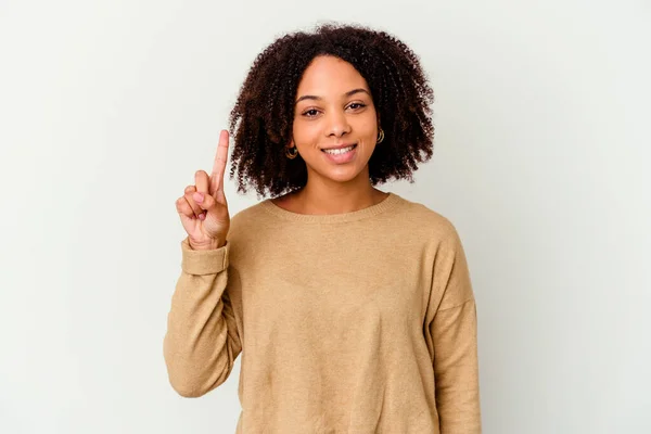 Jong Afrikaans Amerikaans Gemengd Ras Vrouw Geïsoleerd Tonen Nummer Een — Stockfoto