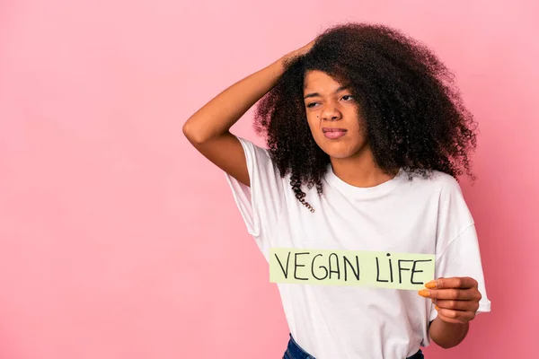 Jovem Afro Americana Encaracolada Segurando Cartaz Vegan Vida Tocando Parte — Fotografia de Stock
