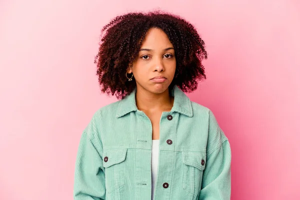 Mladý Africký Americký Smíšené Rasa Žena Izolované Smutný Vážný Obličej — Stock fotografie