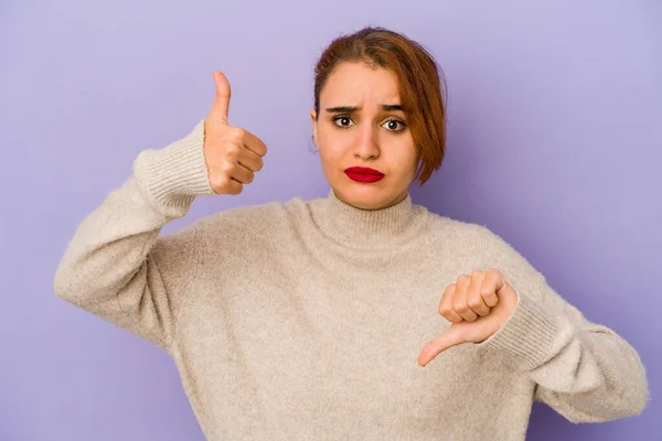 Jong Arabisch Gemengd Ras Vrouw Tonen Duimen Omhoog Duimen Naar — Stockfoto