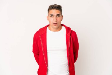 Genç, beyaz, yakışıklı bir adam gördüğü bir şey yüzünden şoka girmiş..