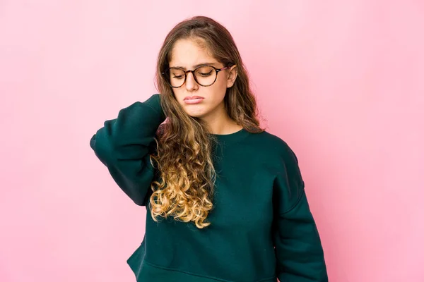 Junge Kaukasische Frau Mit Nackenschmerzen Aufgrund Von Stress Massiert Und — Stockfoto