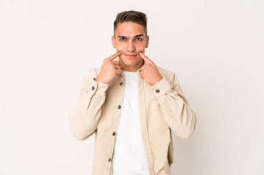 Kafkasyalı yakışıklı genç iki seçenek arasında kuşkuyla izole edilmiş..