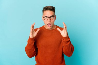 Kafkasyalı yakışıklı bir adam bir fikri, ilham konsepti var..