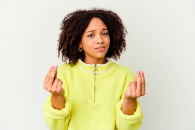 Genç Afro-Amerikan melez kadın izole edilmiş, parası olmadığını gösteriyor..