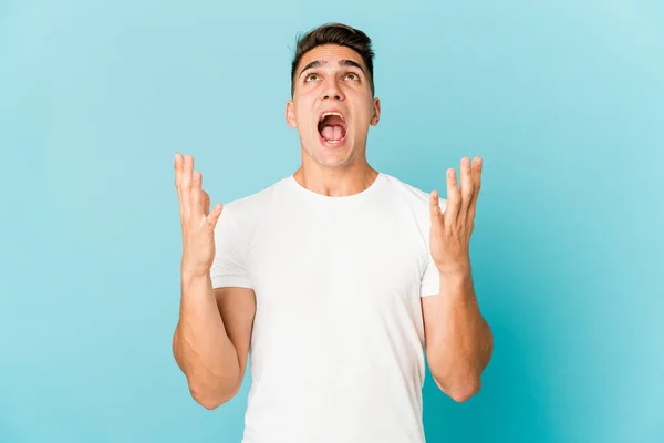 Young Caucasian Handsome Man Isolated Screaming Sky Looking Frustrated — Stock Photo, Image