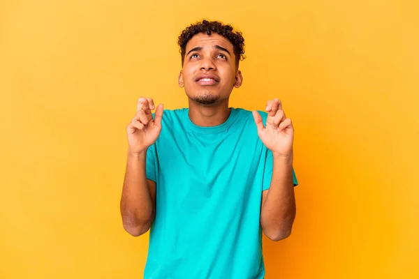 Young African American Curly Man Isolated Purple Crossing Fingers Having — Stock Photo, Image